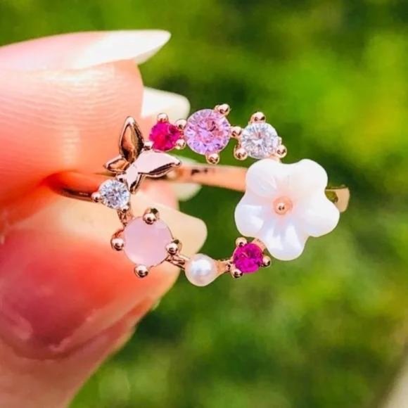 New 18K Rose Gold Flower Butterfly Circle Ring, cute Ring, shiny Ring. - Picture 2 of 5